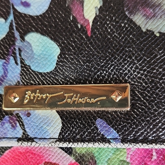 Nwot Betsey Johnson Black Floral Crossbody Bag - Picture 3 of 4